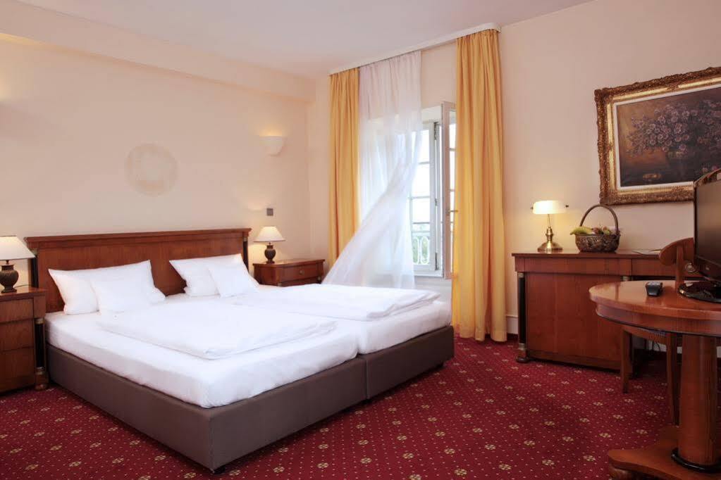 Hotel Schloss Edesheim Eksteriør bilde